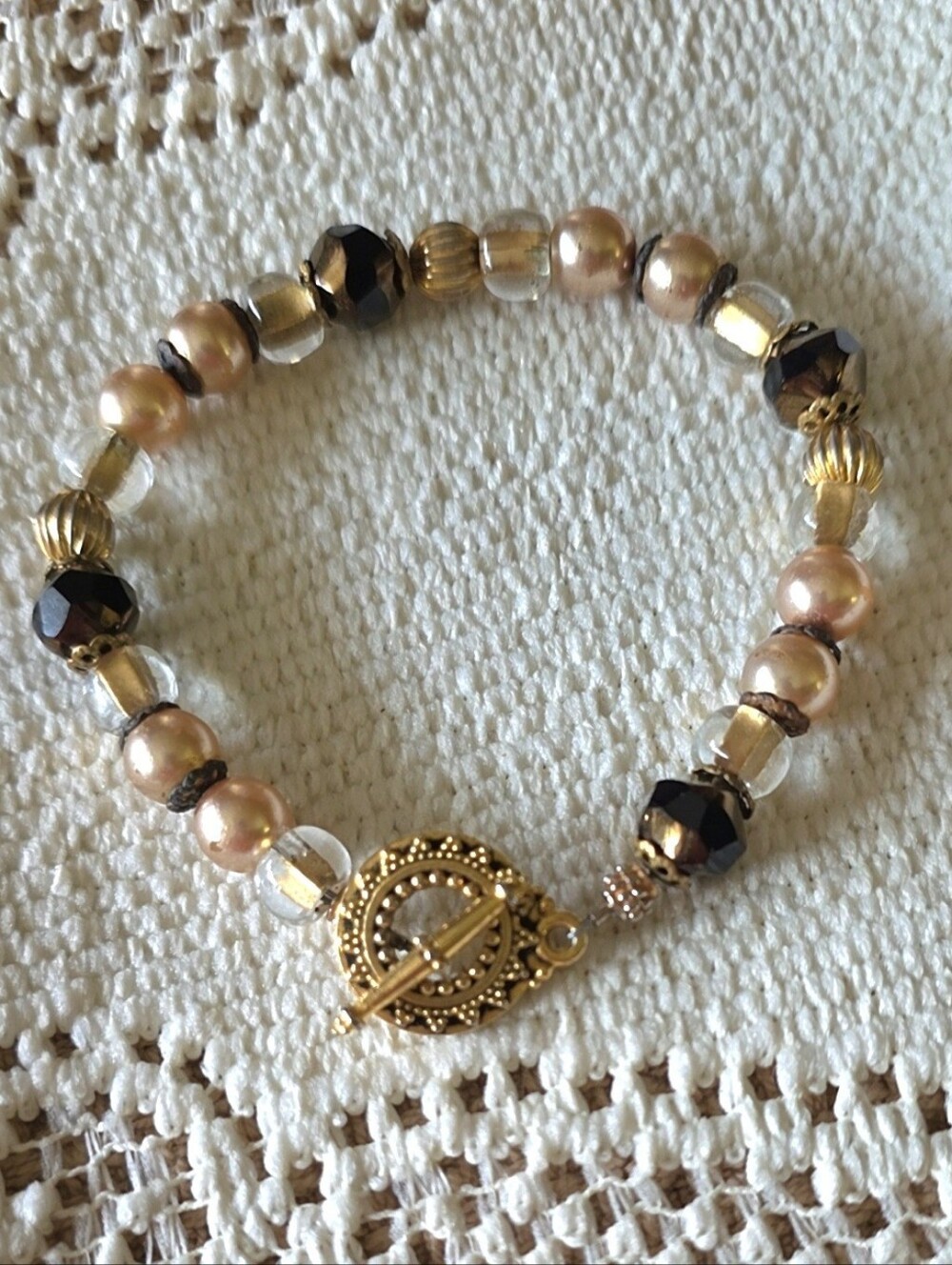 Vintage Artisan Made Czech Glass & Champagne Pearl Beaded Bracelet Gold Toggle